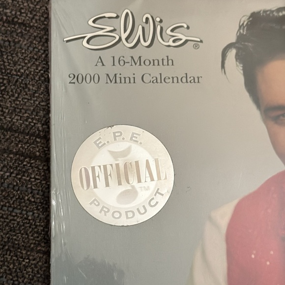 Elvis 2000 Mini Calendar - Picture 2 of 3